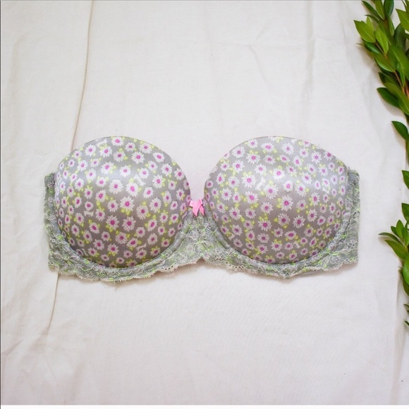 PINK Victoria's Secret Other - A Victoria’s Secret strapless push-up bra